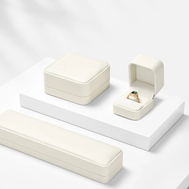 Kotak Cincin Mewah untuk Hadia - Jc Jewelry & Watches Reviews ulasan dan harga
